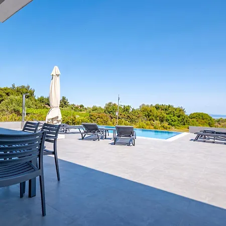 Villa Continent Hanioti