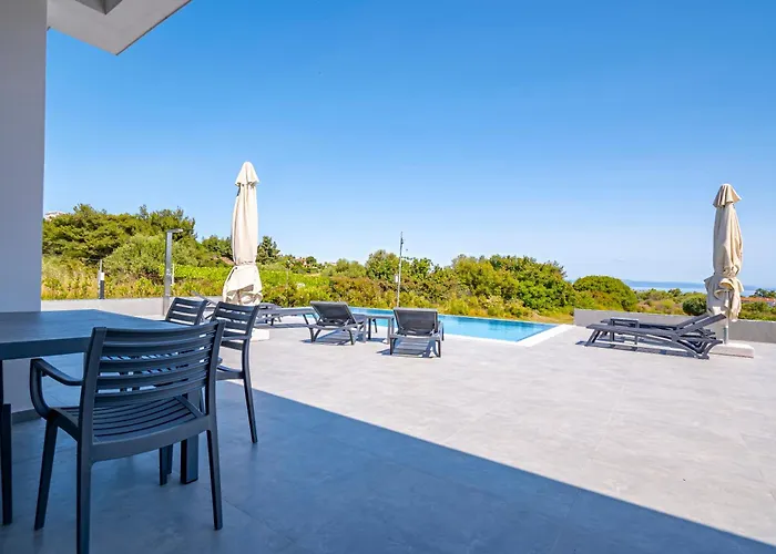 Villa Continent Hanioti